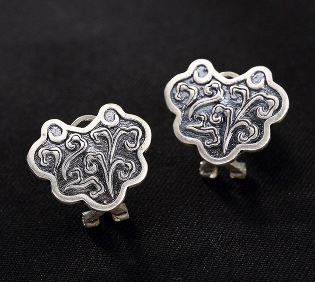 Real 990 Fine Silver Women Ethnic Fine Jewelry Orchid Grass Stud Earrings - 耳环/耳夹 - 纯银 银色