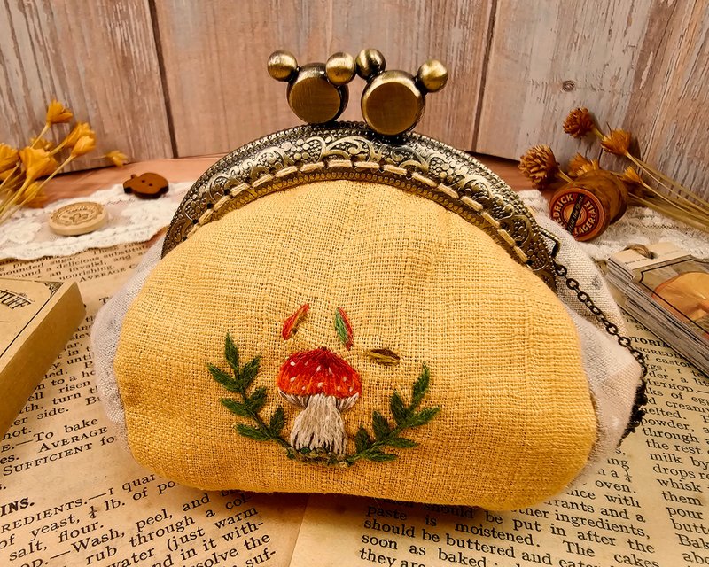 蘑菇刺绣口金包no.3 - 零钱包 - 棉．麻 黄色