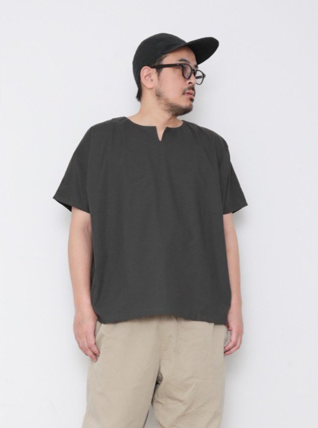 OMAKE.jp 中性钥匙领短袖上衣OtonShirt 炭灰 - 男装上衣/T 恤 - 棉 灰色