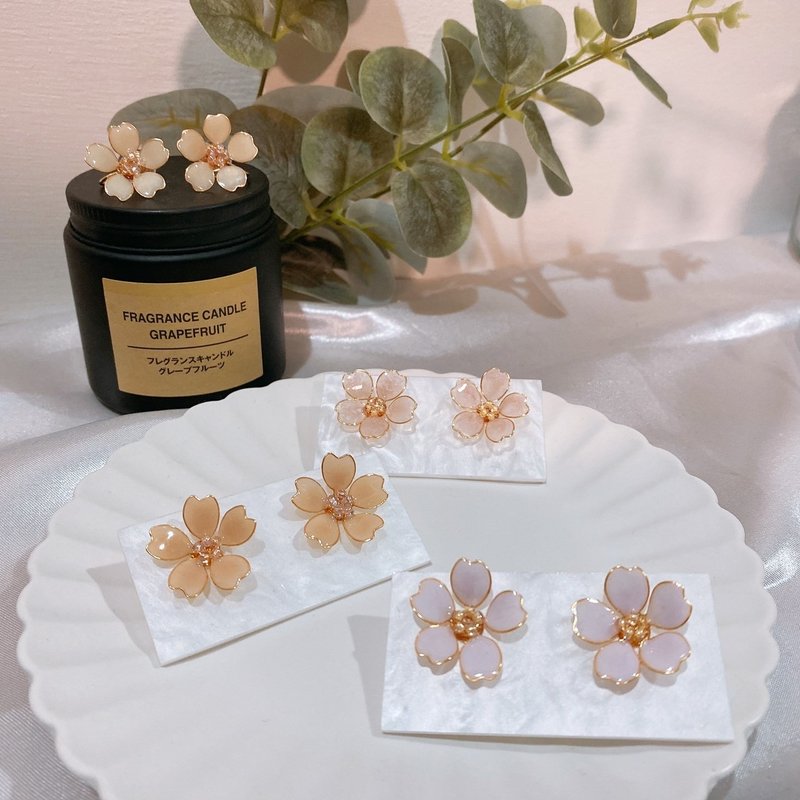 一朵樱花 / 手作水晶花饰品 - 耳环/耳夹 - 树脂 