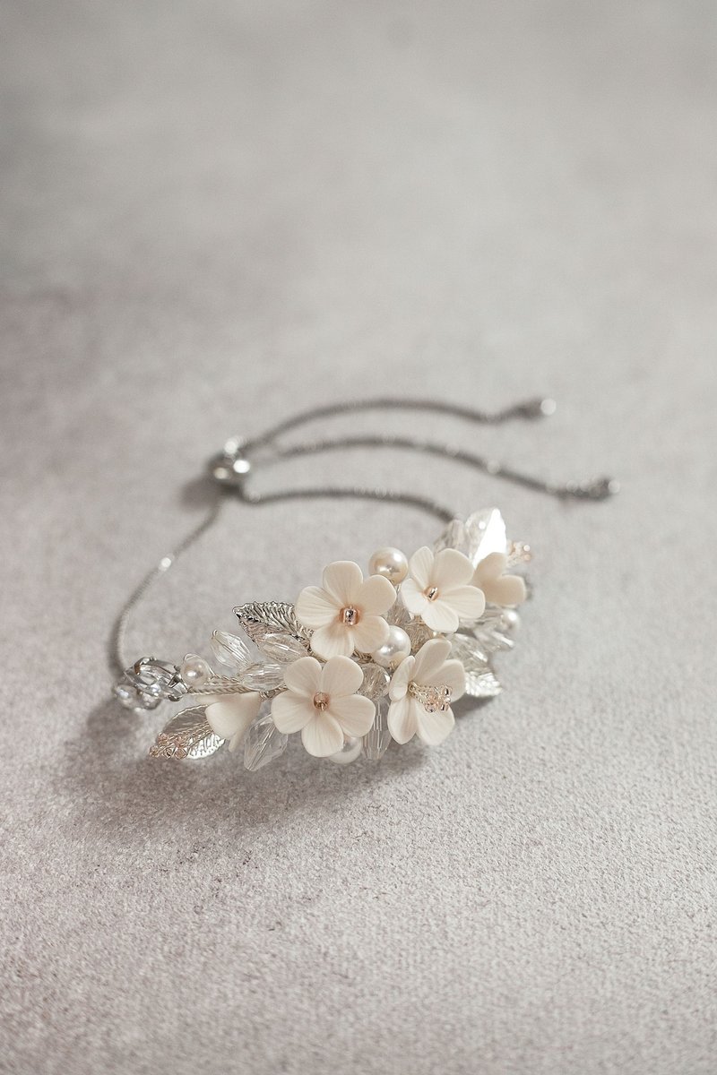 Flower bridal bracelet,necklace, earrings, Pearl wedding floral jewelry set - 手链/手环 - 粘土 白色