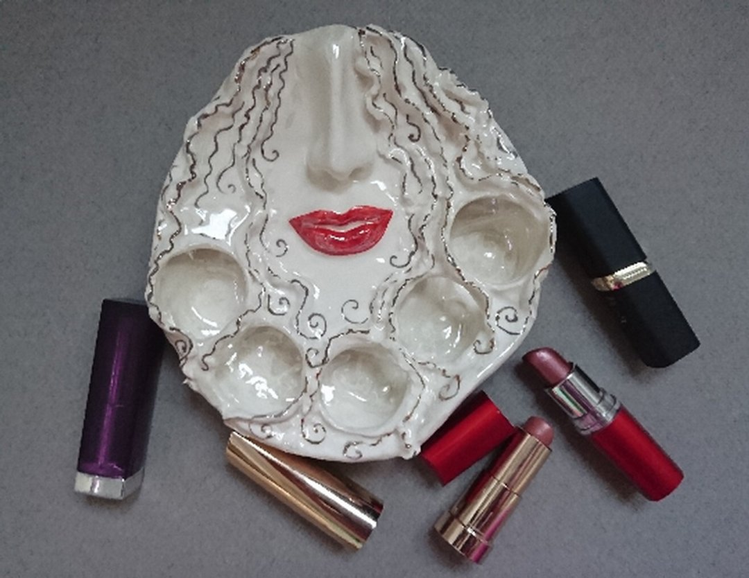 Ceramic Lipstick holder Face porcelain figurine White red Make Up Organizer - 收纳用品 - 瓷 多色