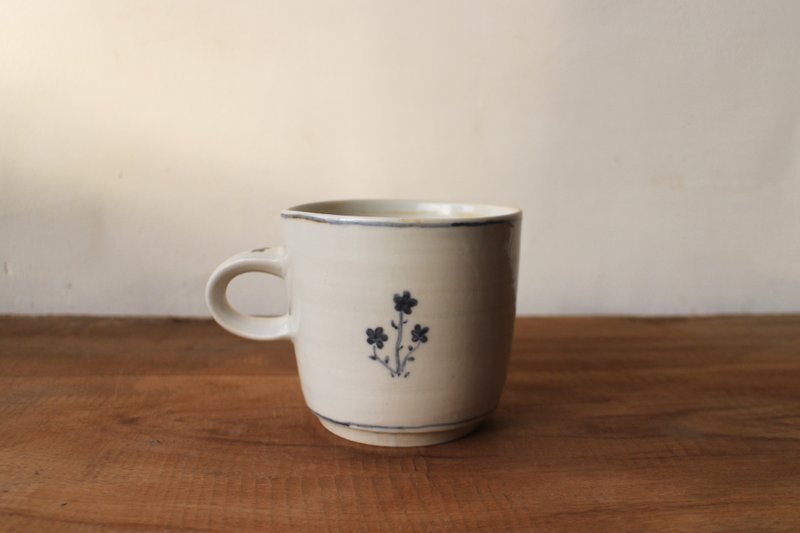 lelecoco .古典手绘三朵小花马克杯 / 纯手作陶瓷 - 咖啡杯/马克杯 - 瓷 白色