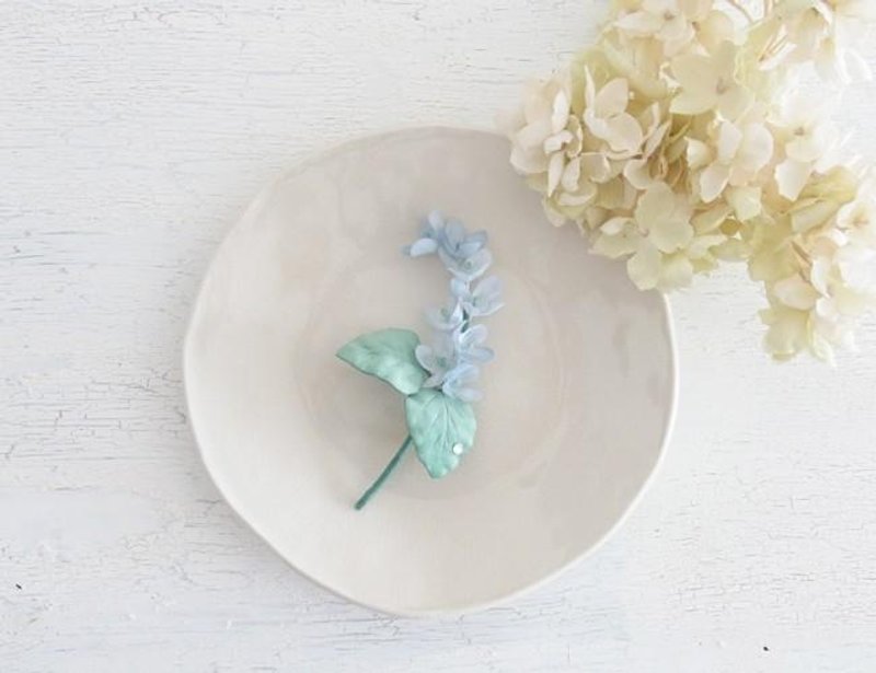 Brooch and flowers (Ash Blue) - 胸针 - 聚酯纤维 蓝色