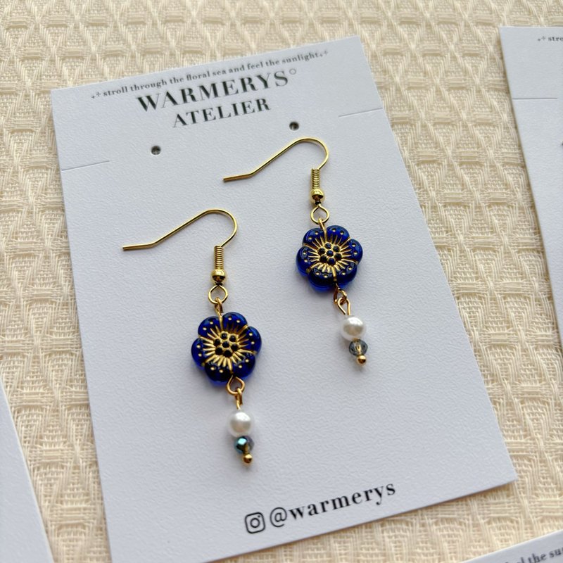flower museum series earrings (blue) • 花卉博物馆系列耳环 - 耳环/耳夹 - 压克力 红色