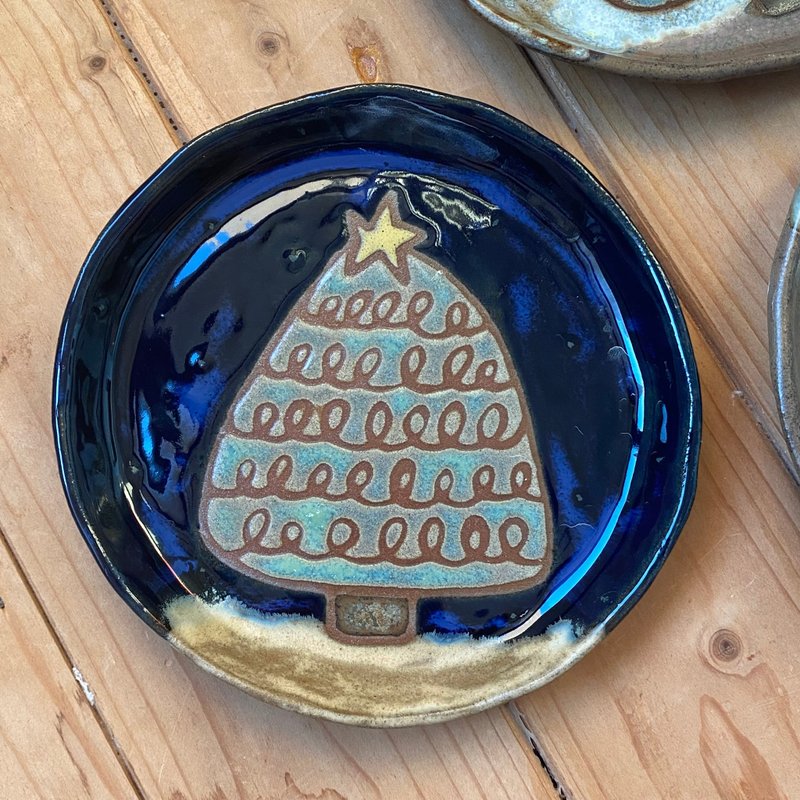 【タケ-TA KE Studio】圣诞树小圆盘 - 盘子/餐盘/盘架 - 陶 蓝色