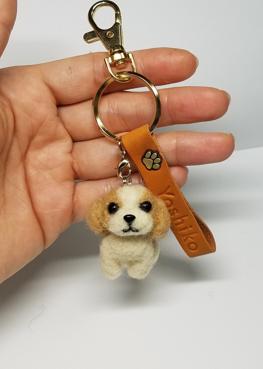 Wool felt Shih Tzu strap key chain Handmade bespoke dog - 订制抱枕/饰品 - 羊毛 白色