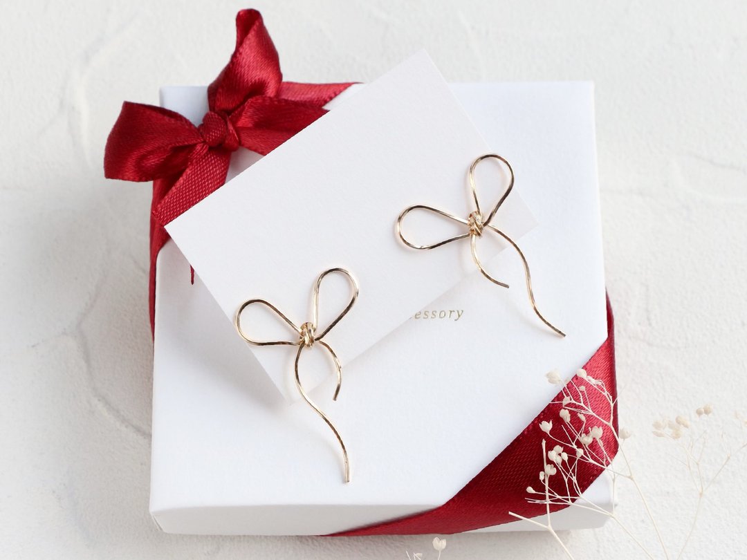14kgf-vibrant ribbon pierced earrings - 耳环/耳夹 - 其他金属 金色
