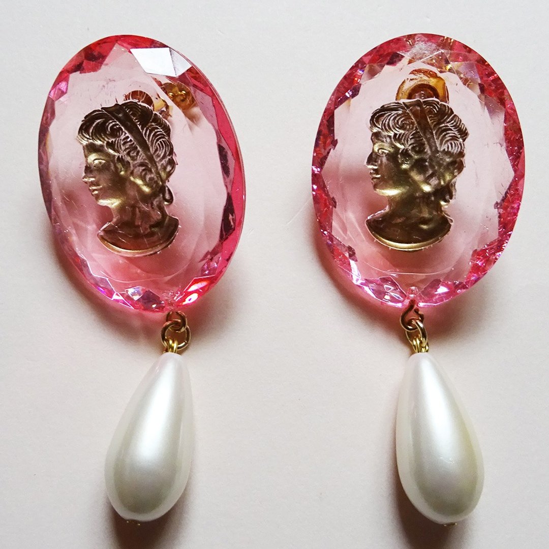 Sedmikrasky Lady Cameo Earrings / Pink - 耳环/耳夹 - 塑料 粉红色
