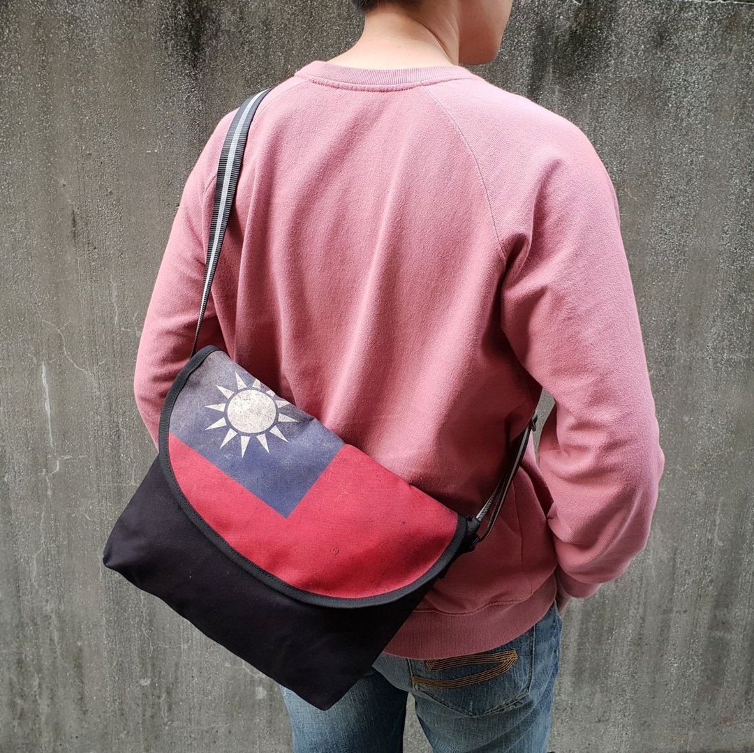 复古国旗邮差包-3M反光背带 - 侧背包/斜挎包 - 棉 红色