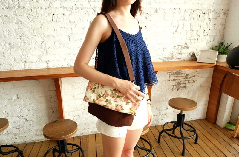 玫瑰花搭配咖啡-3way出奇包(肩背/手提/斜背) - 侧背包/斜挎包 - 棉．麻 咖啡色