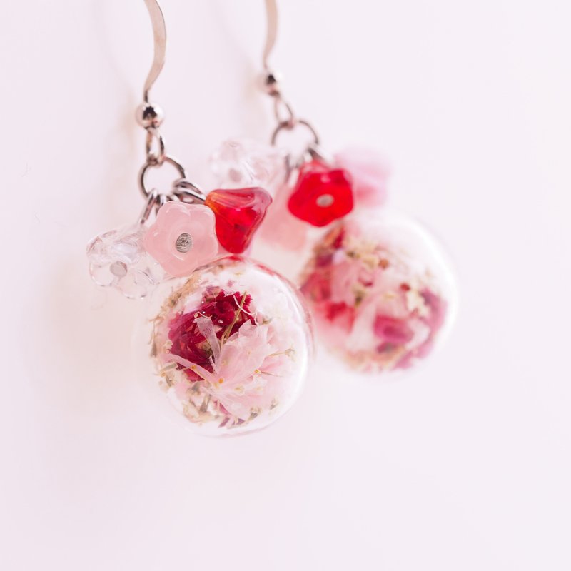 爱家作- OMYWAY 干花永生花玻璃球捷克人造琉璃珠耳环耳夹1.4CM - 耳环/耳夹 - 玻璃 红色