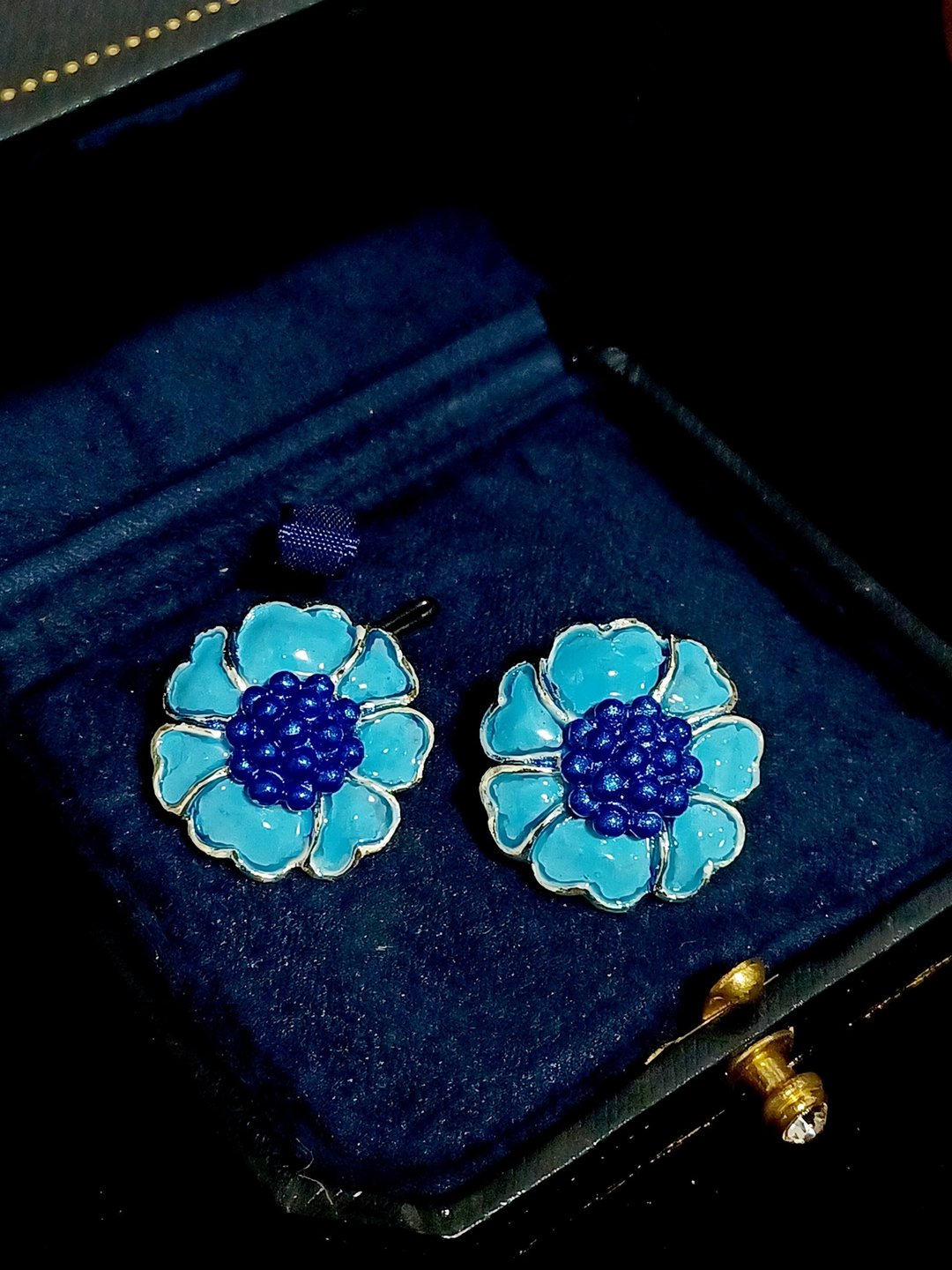 vintage jewelry  Hollycraft  水蓝珐琅花瓣 夹式耳环 - 耳环/耳夹 - 其他金属 