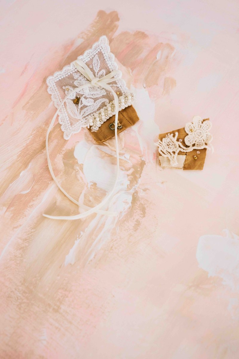 复古绣花蕾丝耳环 - 不对称款 - 耳环/耳夹 - 其他材质 白色