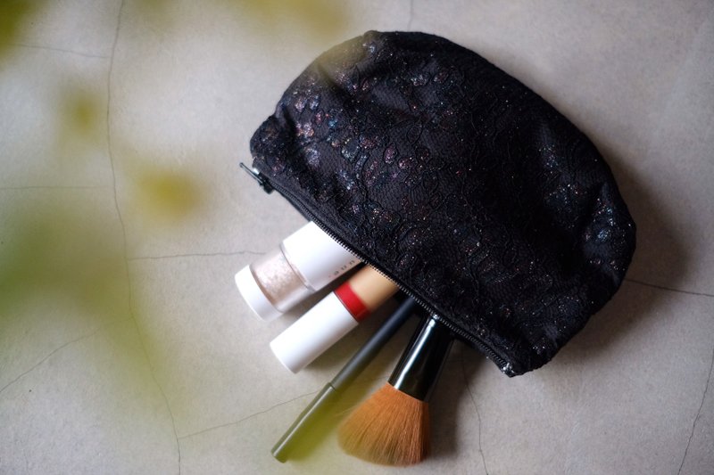 【手工系配件】蕾丝收纳袋・刺绣蕾丝・台湾制 - 零钱包 - 棉．麻 黑色