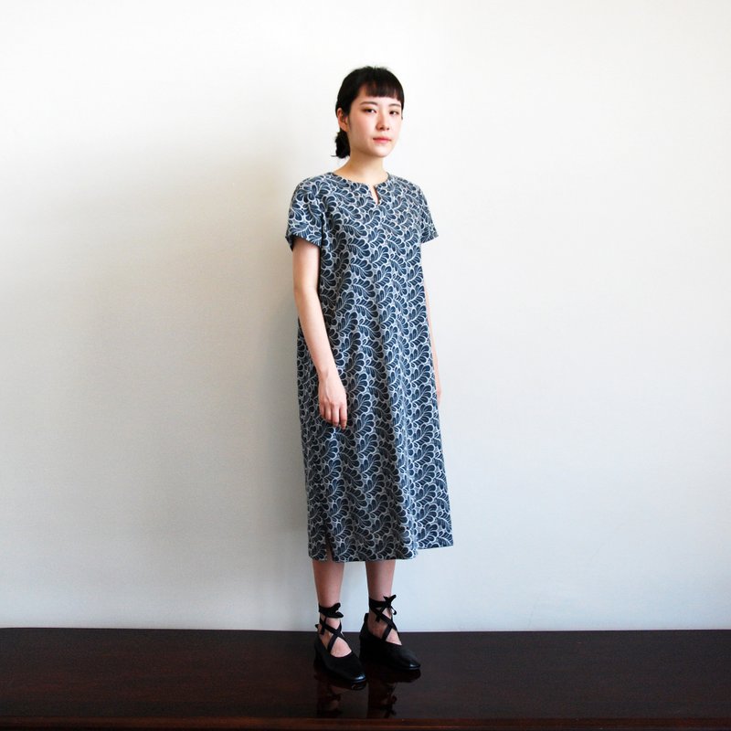 古着满版电绣花纹洋装 - 洋装/连衣裙 - 其他材质 