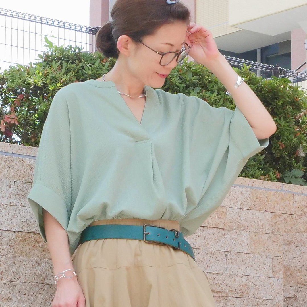 垂坠感 Skipper 领・轻盈蝠袖・杨柳风材质・宽松修饰身形・轻薄弹性・上衣・衬衫・薄荷绿・d-tp3015 - 女装衬衫 - 聚酯纤维 绿色