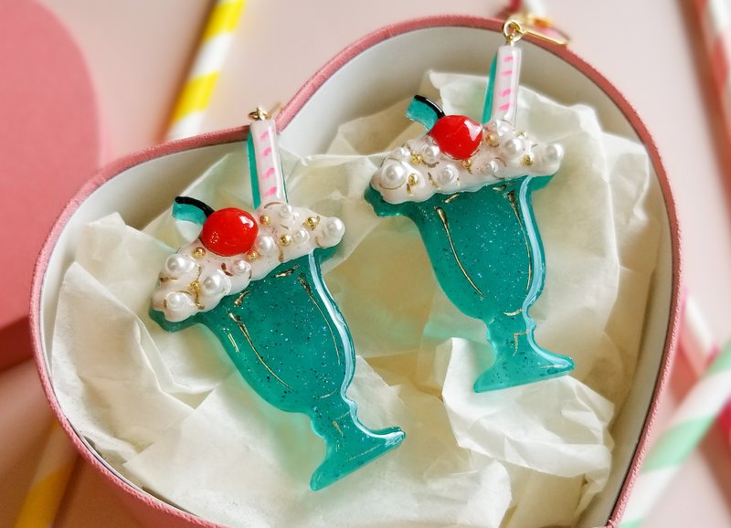 Blue Cream soda earrings クリームソーダピアス・イヤリング - 耳环/耳夹 - 树脂 蓝色