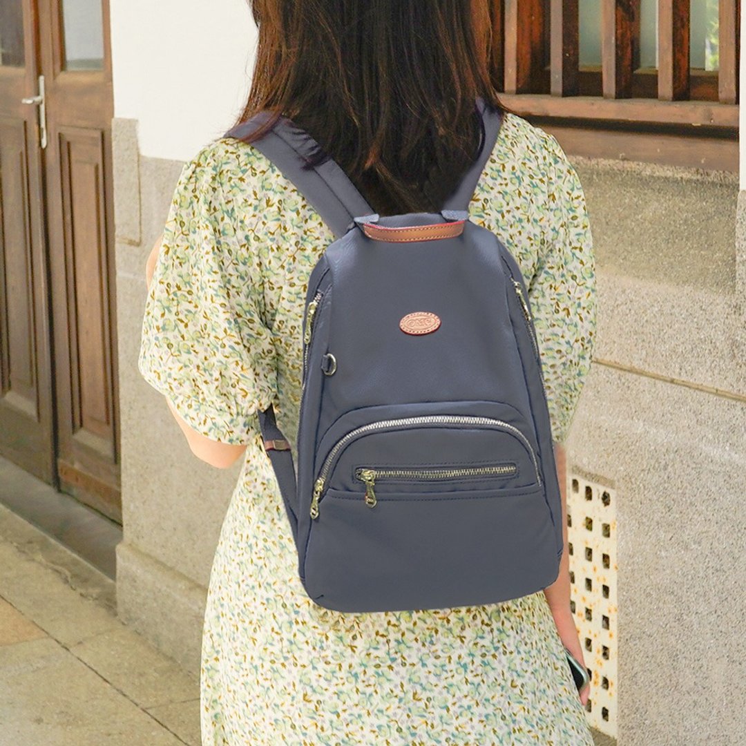 轻盈纾压双侧拉链防盗后背包(小款)-莫兰迪灰 - 后背包/双肩包 - 尼龙 灰色