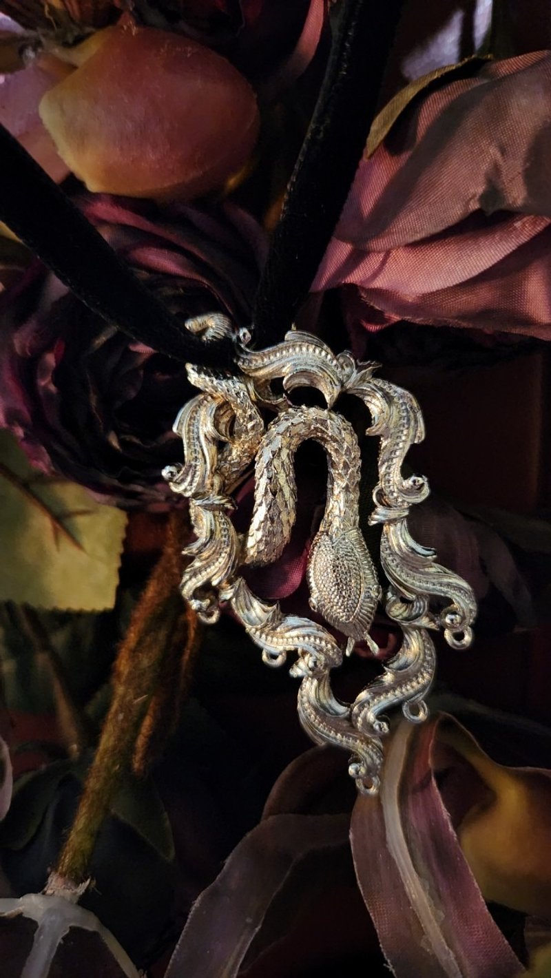 1980 年代蛇型项链吊坠吊饰(全新未使用)【毕业礼物】圣诞礼盒 - 项链 - 贵金属 银色