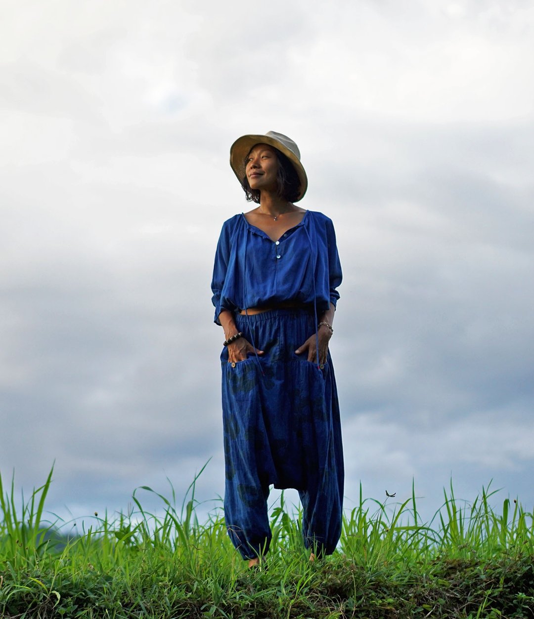 Floral blue natural indigo harem pants for women. Natural hand dye indigo pants. - 女装长裤 - 其他材质 
