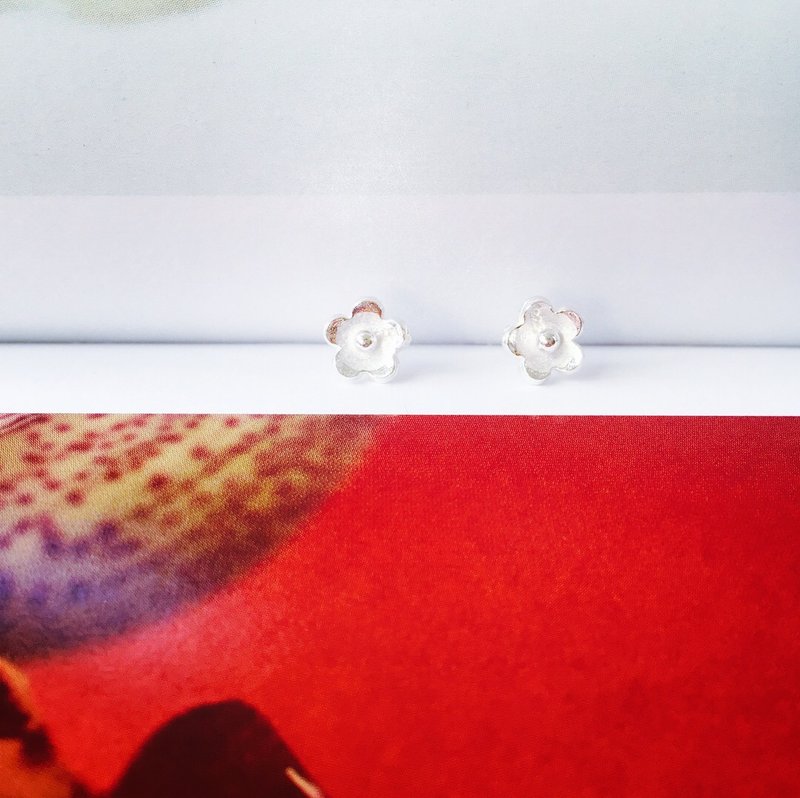 925纯银 / 花系列 - 五瓣大花耳针 - 耳环/耳夹 - 纯银 红色