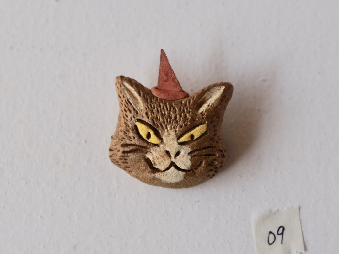 Cat going to the party! broach - 胸针 - 陶 咖啡色