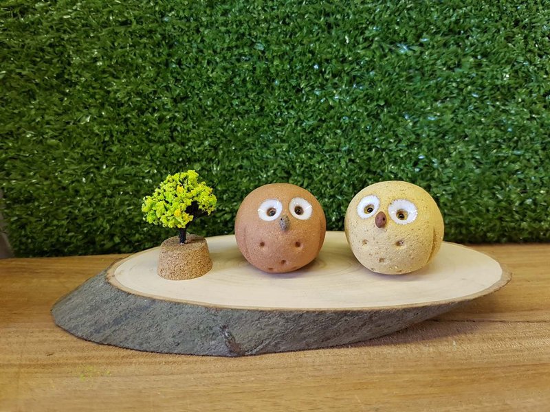 【猫头鹰村 Owls Village】陶手作蛋蛋猫头鹰/2大含木座小树 - 摆饰 - 陶 黄色