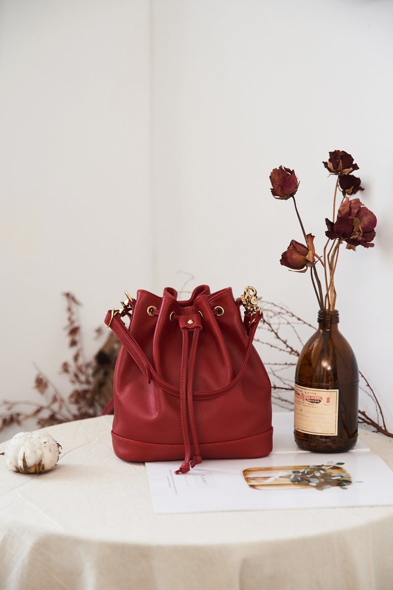 小巧水桶包 波特酒红 - 侧背包/斜挎包 - 真皮 红色