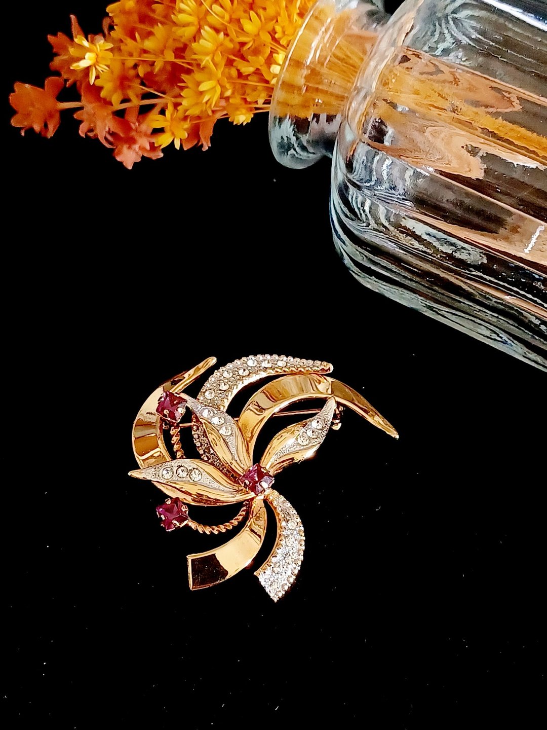 vintage jewelry  金色高雅旋开花卉  别针 胸针 - 胸针 - 其他金属 
