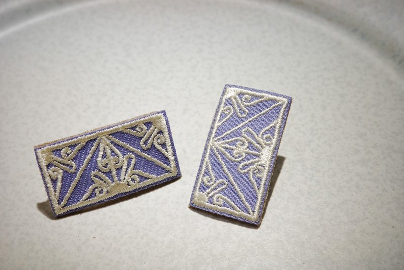 【刺绣饰品】铁窗花-紫 - 耳环/耳夹 - 棉．麻 紫色