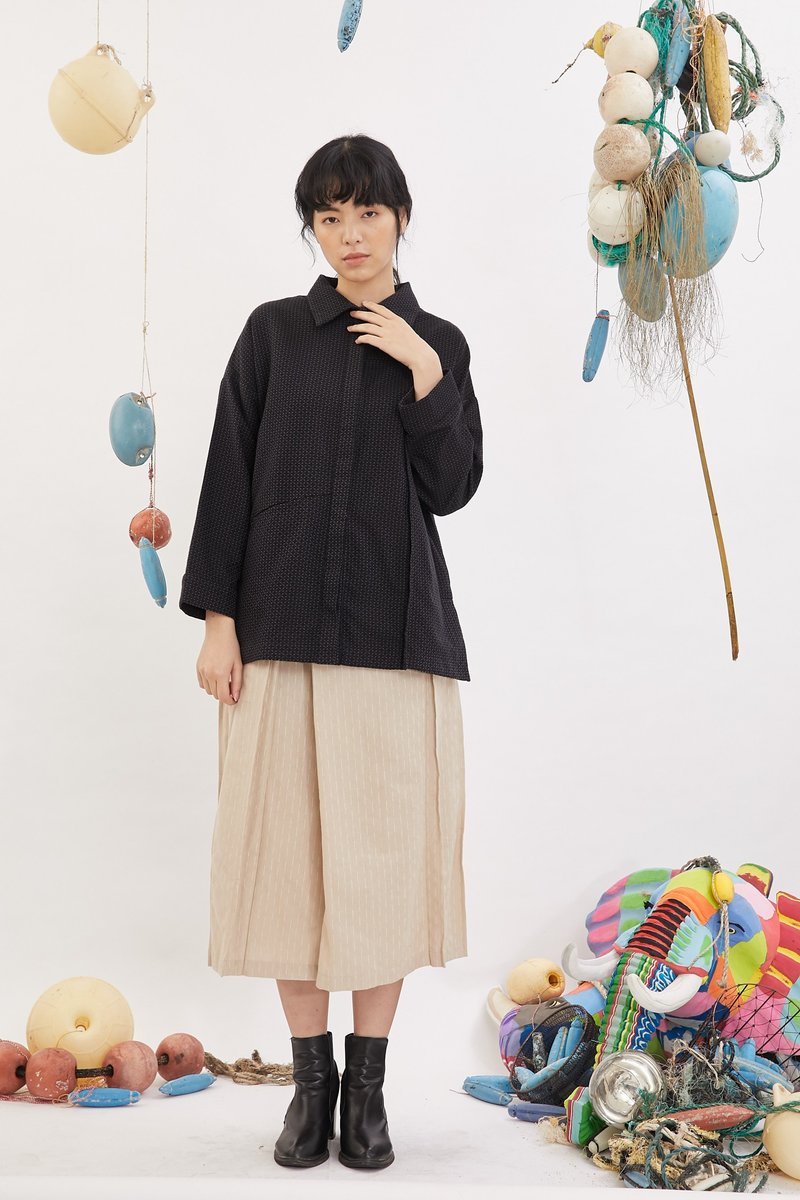 隐扣前杈长袖衬衫_深夜雨缇花_公平贸易 - 女装衬衫 - 棉．麻 黑色