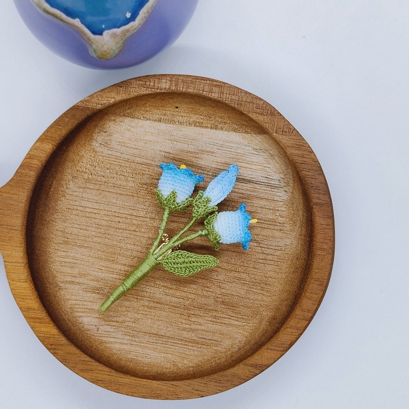 微钩饰品胸针钩针编织铃兰花胸针 - 胸针 - 棉．麻 蓝色