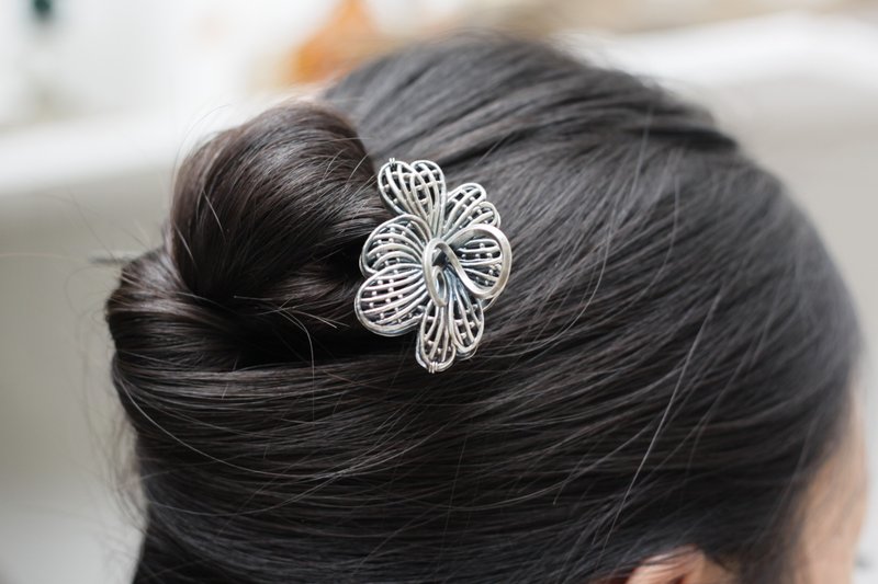 巧织/古银镂空花型发簪 - 发饰 - 铜/黄铜 银色