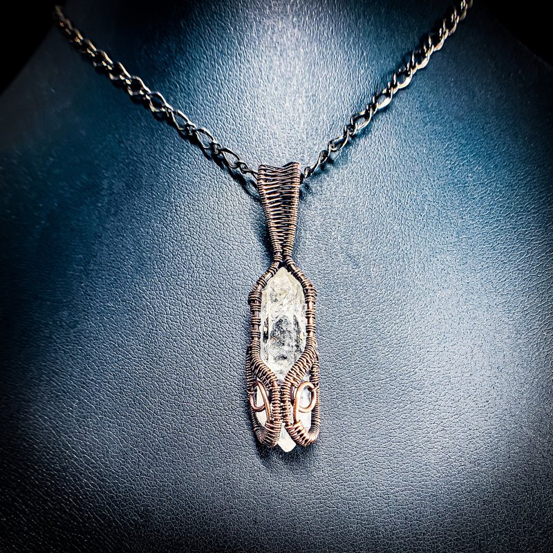 【闪灵之笼】闪灵钻 金属线编织双尖水晶项坠项链 - 项链 - 水晶 白色