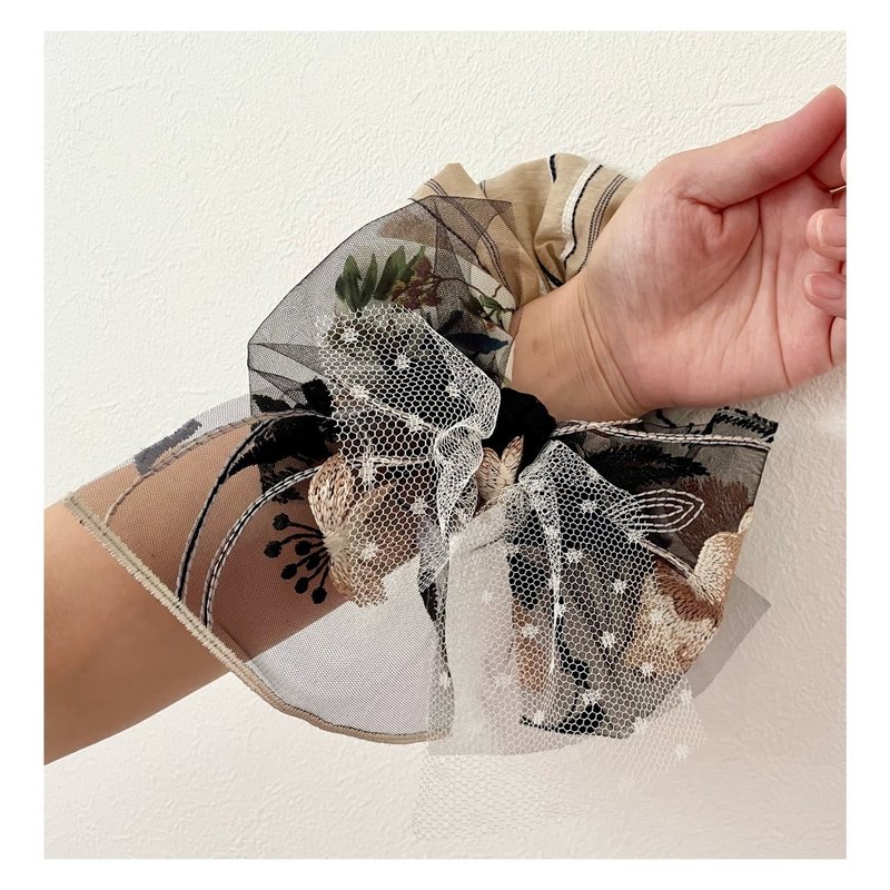 带有丝带的可持续 Shushu - 发饰 - 其他材质 白色