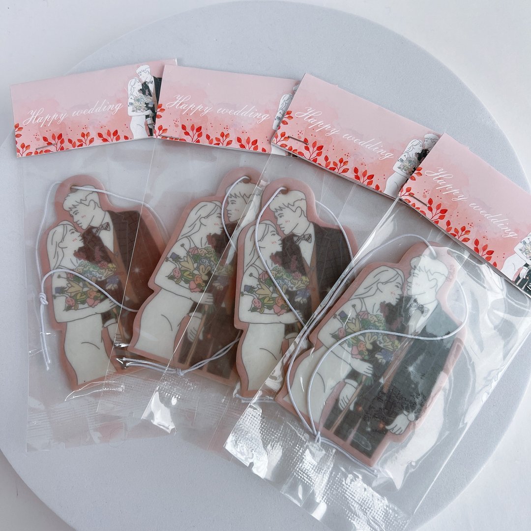 定制似颜绘 | 婚礼小物 香薰香片汽车吊片 - 香薰/精油/线香 - 棉．麻 白色