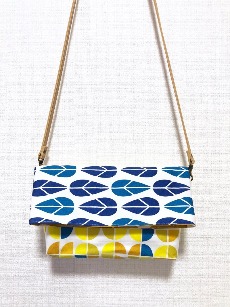 长带反折斜背包-拼接日本进口花布-黄+蓝叶 - 侧背包/斜挎包 - 棉．麻 黄色