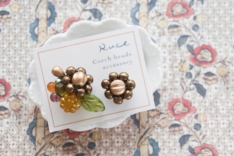 坚果与果实的花束 / 捷克珠饰 ( 耳环・耳夹) - 耳环/耳夹 - 玻璃 咖啡色