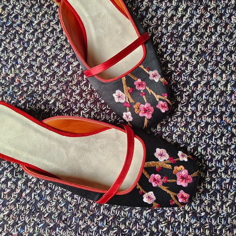 黑梅手绣搭扣中跟鞋/ 黑色丝绸 绣花中跟鞋 中式 丝绸鞋 刺绣 梅 - 其他女款皮鞋 - 丝．绢 黑色