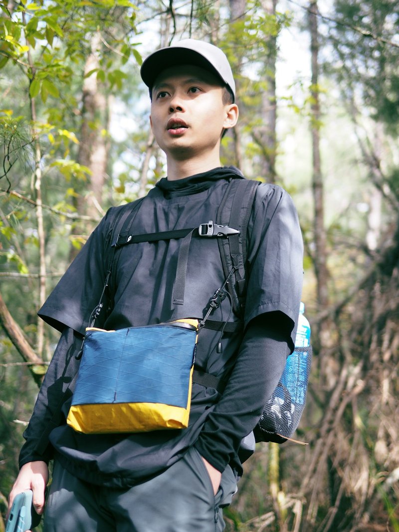 SURFACE 轻量化胸前/斜背包 黄蓝 - 侧背包/斜挎包 - 防水材质 