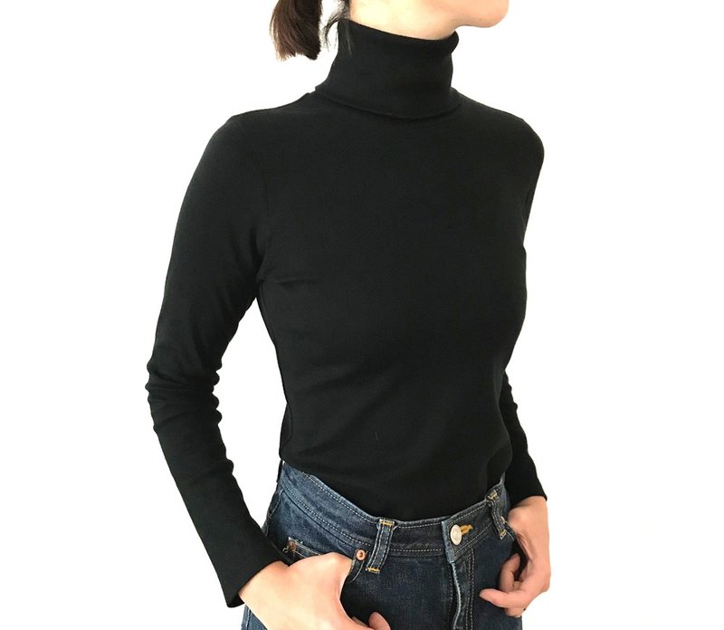 Turtle-neck T-shirt sticking to the shape 【size development available】 - 女装 T 恤 - 棉 黑色