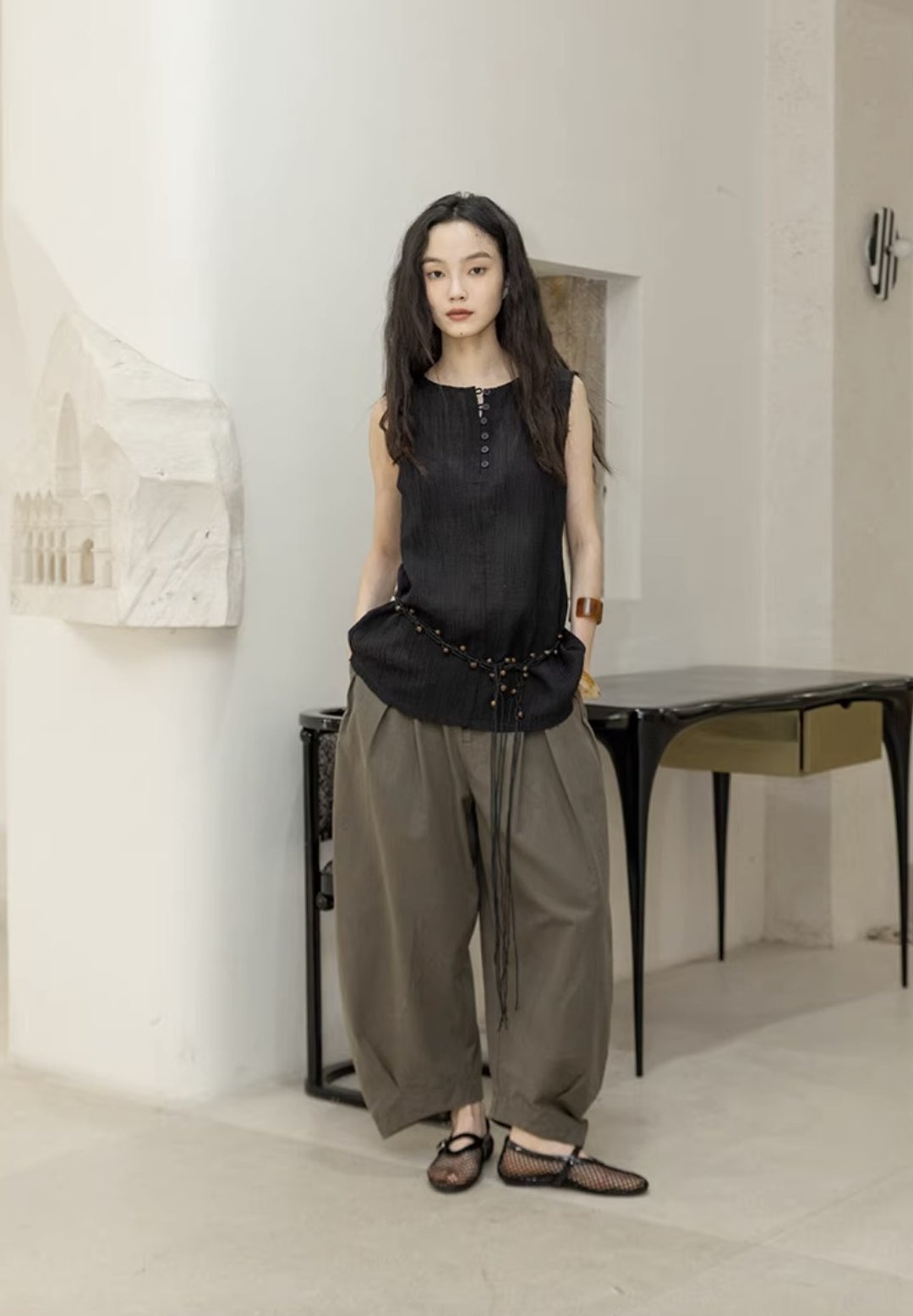 法式复古 肌理感纽扣背心 度假风无袖上衣 - 女装背心 - 其他材质 多色