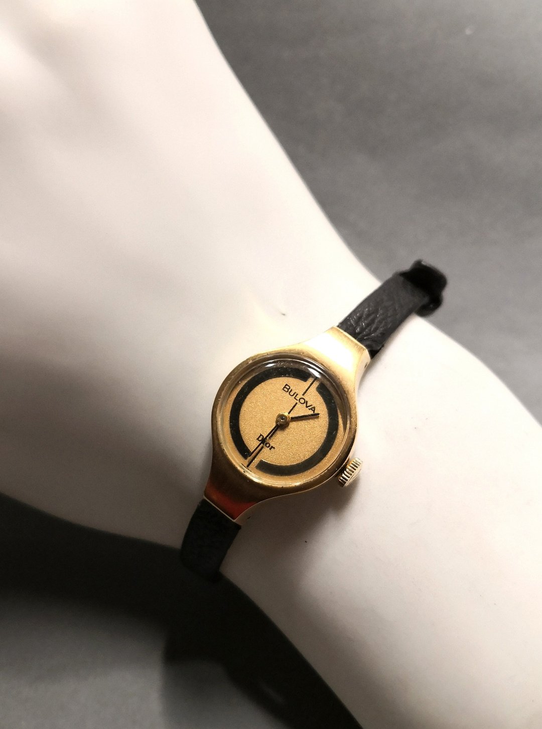 Dior x Bulova 1970s 经典系列金色 /手上链/女士表 - 女表 - 其他金属 金色