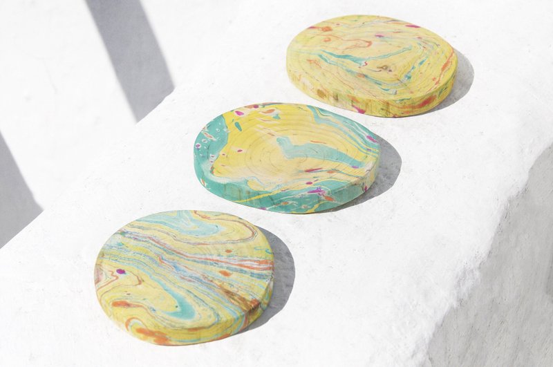 圣诞节礼物 手工宇宙感杯垫 / 渐层吸水杯垫 / 天然木质杯垫 / 手工杯垫 / 水彩风杯垫 - 水彩缤纷色星球 宇宙星球 宇宙星空 彩虹线条 - 杯垫 - 木头 多色