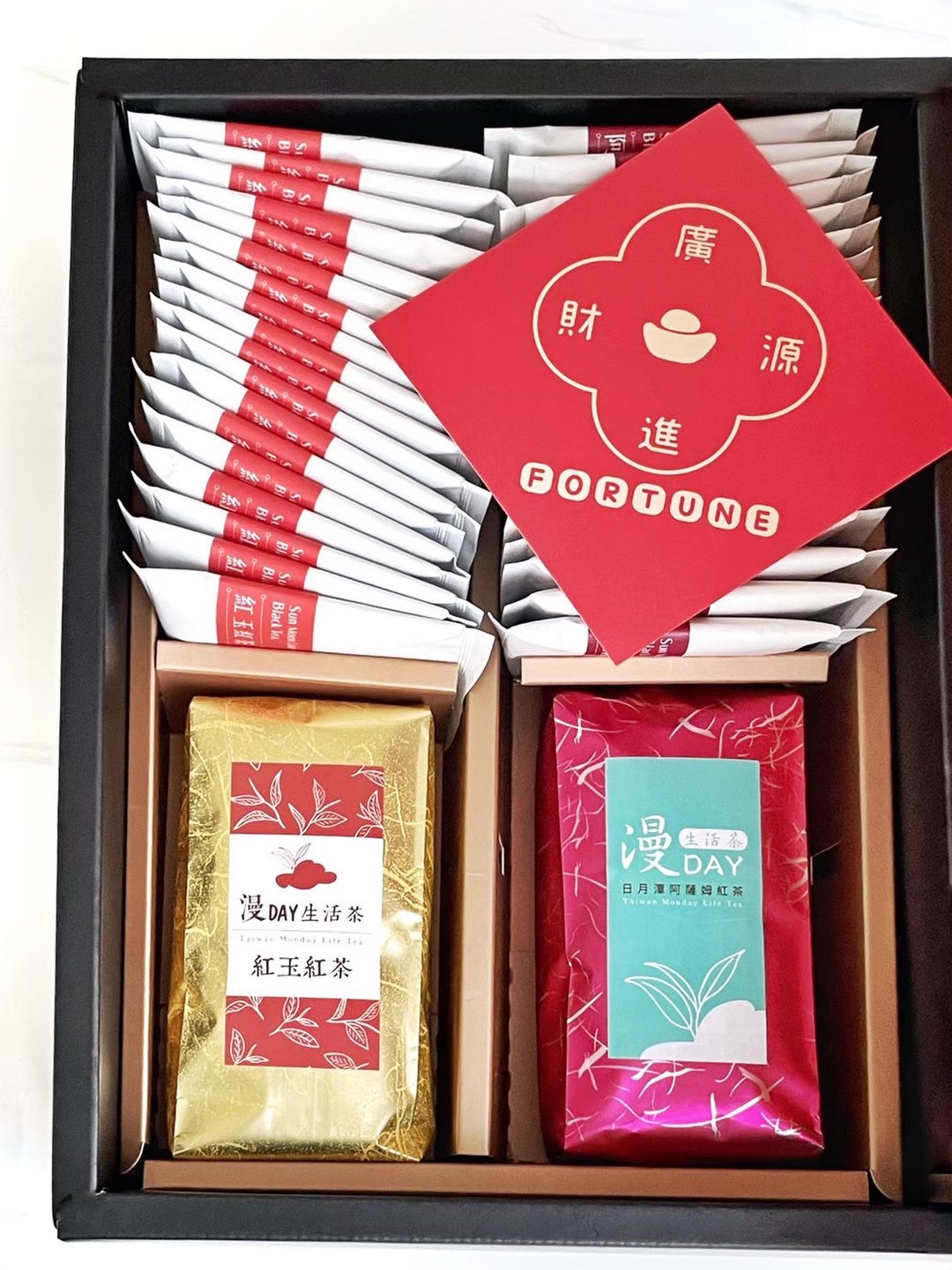 漫Day季节精品礼盒组 红茶+果干附提袋 定制化礼盒 新年礼盒 - 茶 - 其他材质 