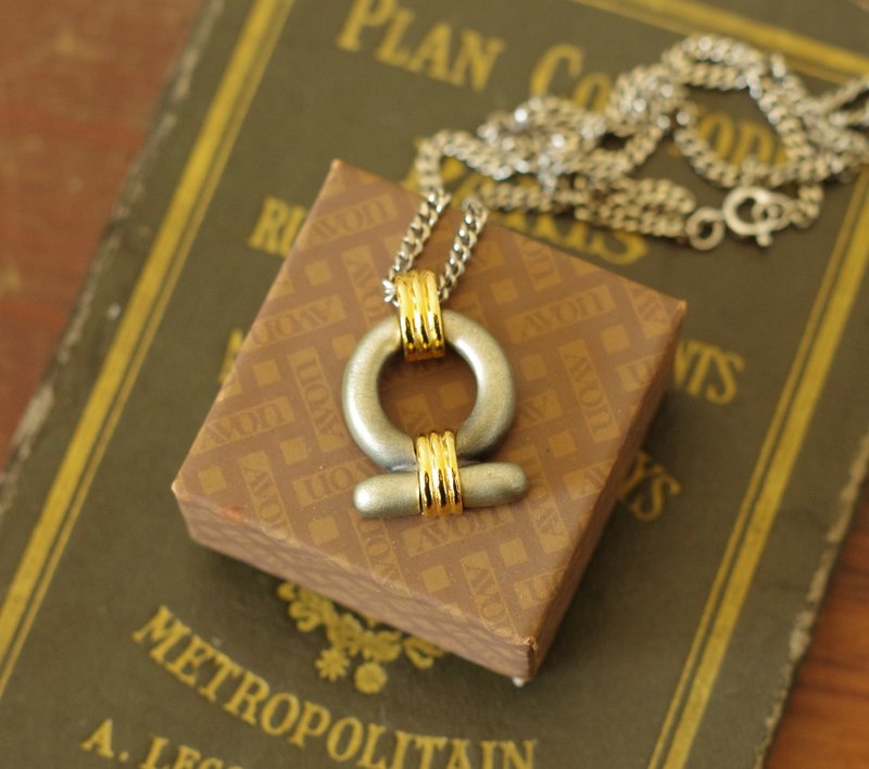 -古董AVON1978年 金银符号圆形项链 少见款N477 - 项链 - 其他金属 银色