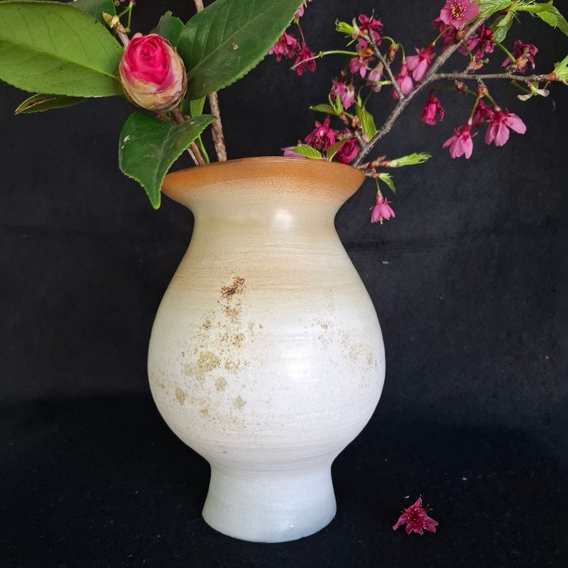 手拉胚大肚爱心陶艺花器 - 花瓶/陶器 - 陶 银色