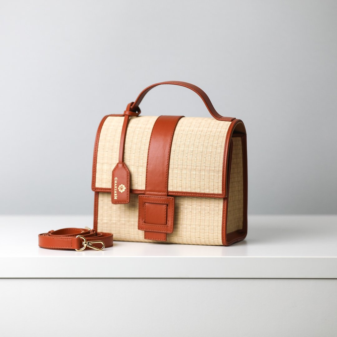 Chaksarn Candy Bag in Natural Brown from Woven Sedge - 手提包/手提袋 - 真皮 咖啡色