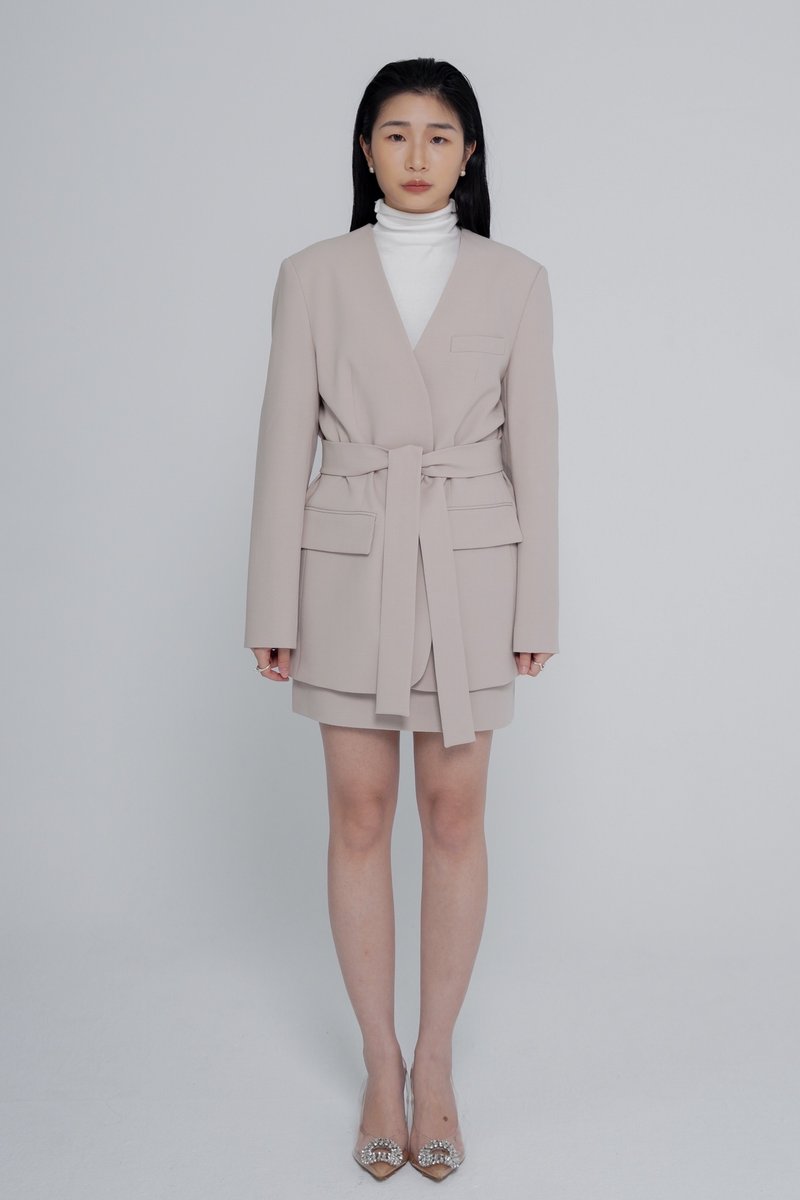 极简无领绑带西装外套 - 杏 - 女装西装外套/风衣 - 聚酯纤维 白色